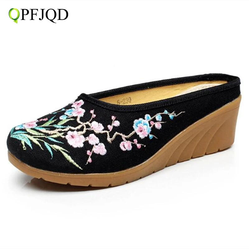 Chinese Floral Embroidered Slippers Woman Canvas Linen Slides Mules Black Wedges Flip Flops Ethnic Ladies Casual Womens Shoes
Chinese Floral Embroidered Slippers Woman Canvas Linen Slides Mules Black Wedges Flip Flops Ethnic Ladies Casual Womens Shoes