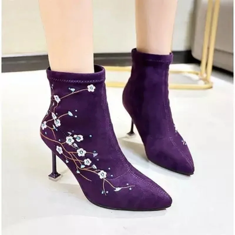 MoBeiNi 2018 autumn and winter new fashion embroidery stiletto boots pointed high-heeled boots Martin boots women's shoes
MoBeiNi 2018 autumn and winter new fashion embroidery stiletto boots pointed high-heeled boots Martin boots women's shoes