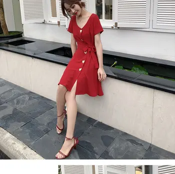 2020new women's dress French retro dress yamamoto first love single-row button waist French minority dress summer
2020new women's dress French retro dress yamamoto first love single-row button waist French minority dress summer