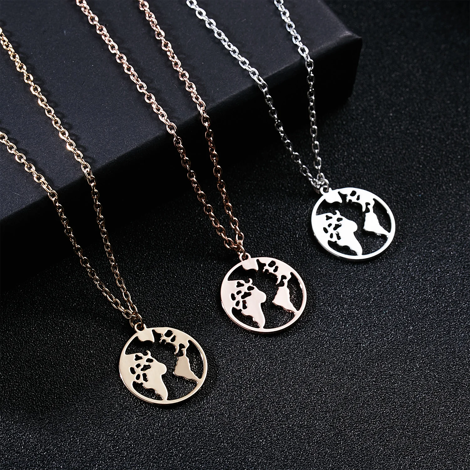 Rinhoo Fashion New Personalized Hollow Earth Heart Necklace Femme Global World Map Pendents Travel Jewelry For Best Friends Gift
Rinhoo Fashion New Personalized Hollow Earth Heart Necklace Femme Global World Map Pendents Travel Jewelry For Best Friends Gift