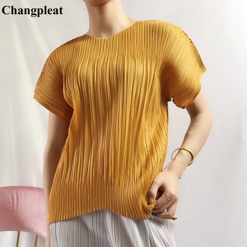 Changpleat 2019 summer New Women T-shirts Tops Miyak Pleated Solid loose v-neck Short Sleeve Large Size Female T-shirt Tide T989
Changpleat 2019 summer New Women T-shirts Tops Miyak Pleated Solid loose v-neck Short Sleeve Large Size Female T-shirt Tide T989