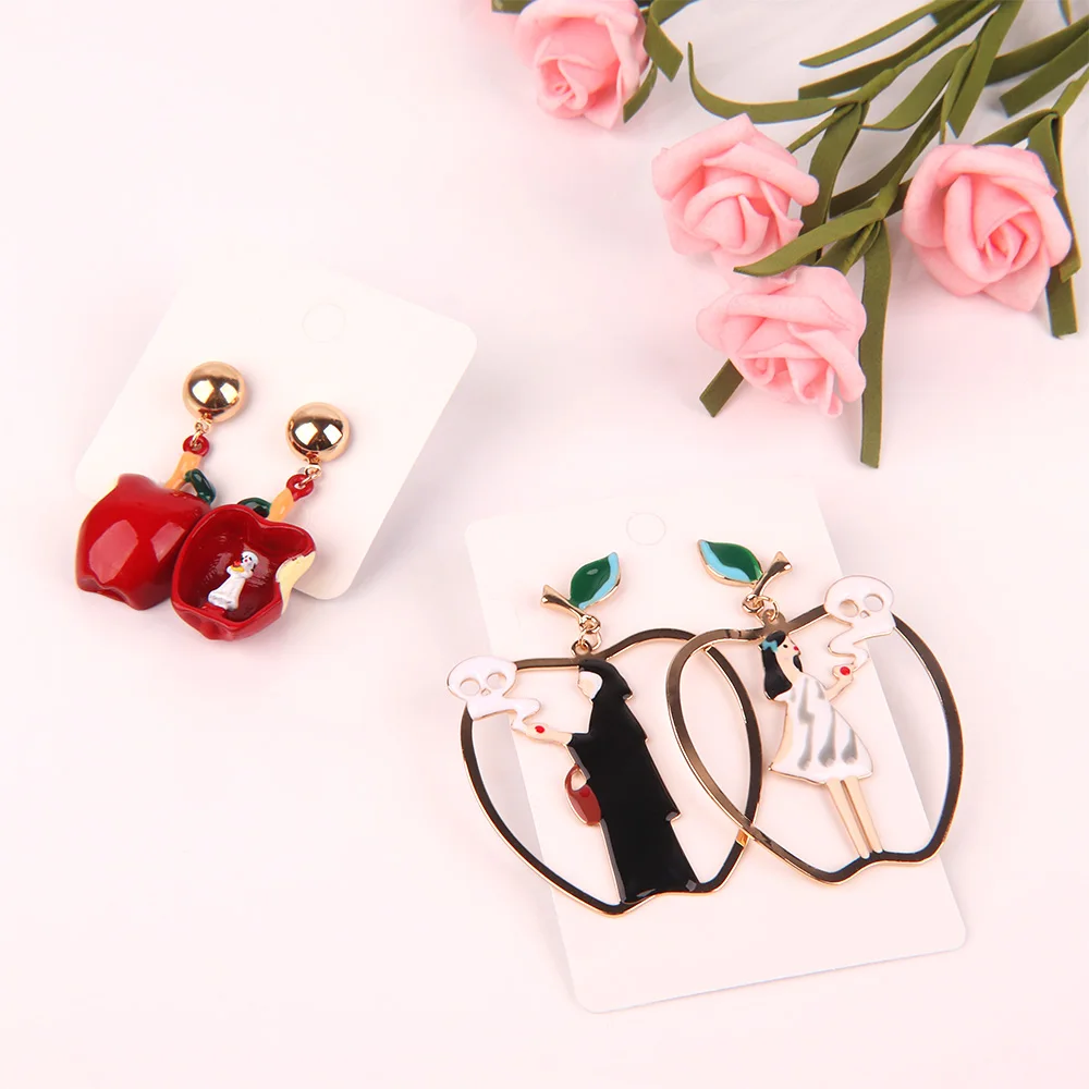 1Pair Snow White Black Queen Earrings Fairy Tales Cartoon Asymmetric Drop Earrings for Women Girls Party Statement Jewelry
1Pair Snow White Black Queen Earrings Fairy Tales Cartoon Asymmetric Drop Earrings for Women Girls Party Statement Jewelry