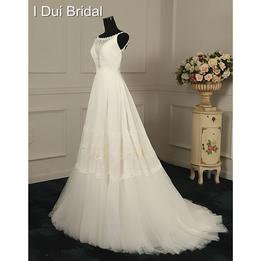 A Line Lace Appliqued Tulle Unique Design Wedding Dresses Factory Custom Made Real Photo
A Line Lace Appliqued Tulle Unique Design Wedding Dresses Factory Custom Made Real Photo