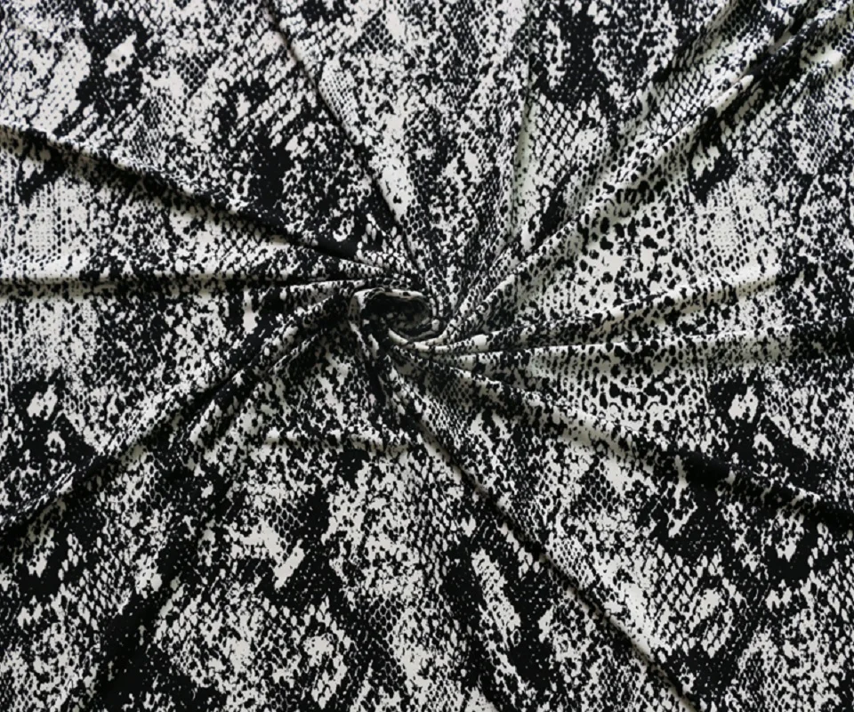 Python print Stretch Polyester material Black White Africa Snake Pattern Knit Fabric 1Y*150cm
Python print Stretch Polyester material Black White Africa Snake Pattern Knit Fabric 1Y*150cm