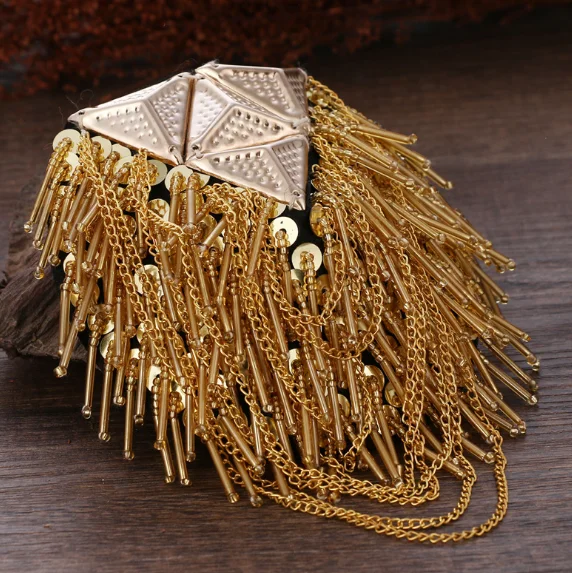 Handmade gold / black badge jewelry tassel shoulder brooch badge / shoulder clip / suit jacket accessories / pin
Handmade gold / black badge jewelry tassel shoulder brooch badge / shoulder clip / suit jacket accessories / pin