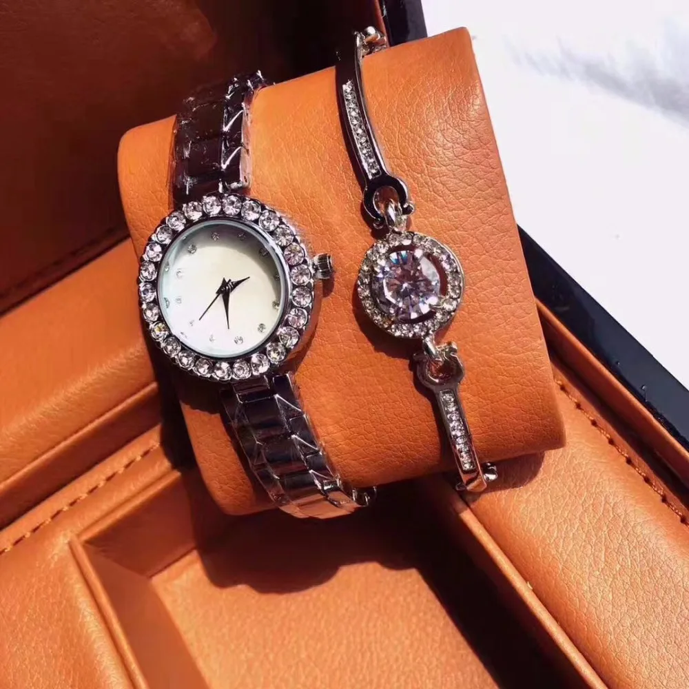 New fashion ladies diamond quartz watch relogio feminino ladies watch crystal bracelet two-piece reloj dw style relojes mujer
New fashion ladies diamond quartz watch relogio feminino ladies watch crystal bracelet two-piece reloj dw style relojes mujer