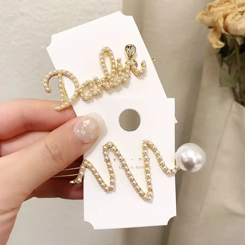 Korea 2019 New Sweet Hair Jewelry Accessories English Letter Imitation Pearl Hairpins Geometric Irregular Hair Clips Drop ship
Korea 2019 New Sweet Hair Jewelry Accessories English Letter Imitation Pearl Hairpins Geometric Irregular Hair Clips Drop ship