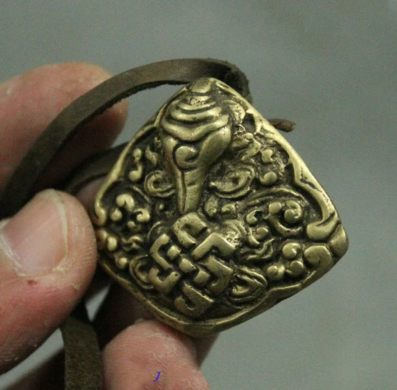 christmas old tibet Cowhide belt bronze Redpoll Winged Garuda Bird statue amulet Pendant halloween
christmas old tibet Cowhide belt bronze Redpoll Winged Garuda Bird statue amulet Pendant halloween