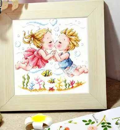cs-2750 Cross Stitch Kit Bubble Kiss in Water Boy and Girl SO