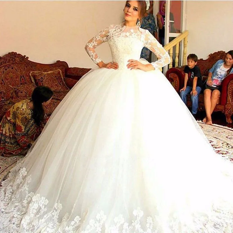 2017 Vintage High Neck Lace Long Sleeve Muslim Wedding Dresses Vestido De Noiva Romantic Tulle Ball Gown Wedding Dress
2017 Vintage High Neck Lace Long Sleeve Muslim Wedding Dresses Vestido De Noiva Romantic Tulle Ball Gown Wedding Dress