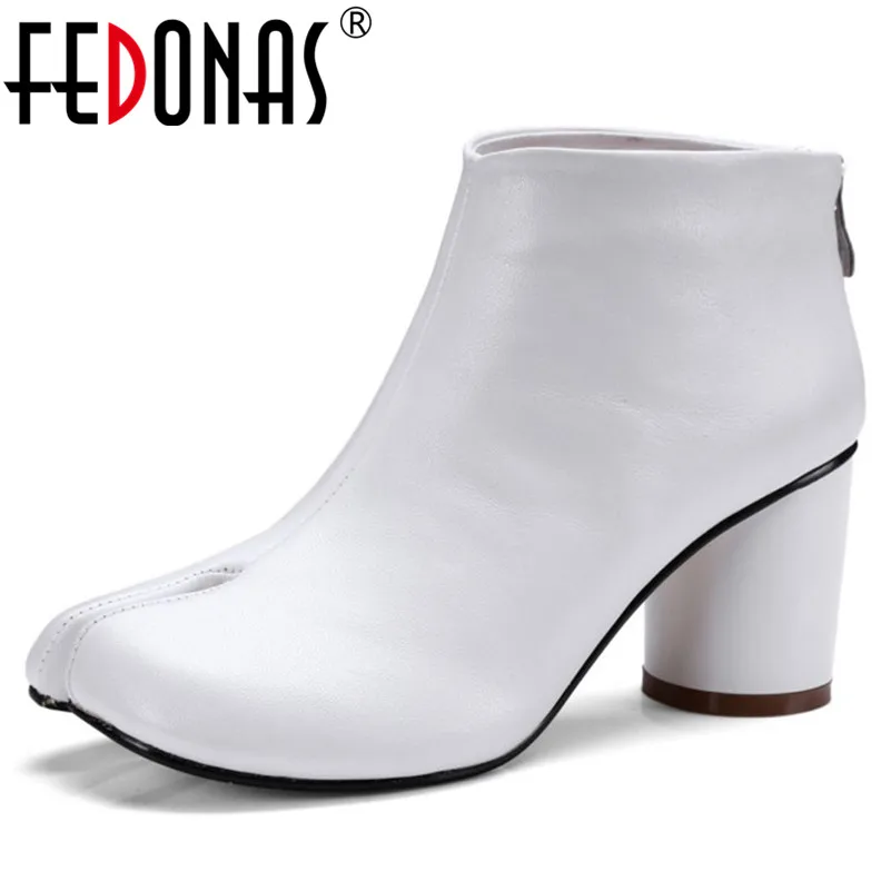 FEDONAS Top Quality Back Zipper Women Chelsea Ankle Boots 2020 Autumn Winter Pointed Toe Round Heels Genuine Leather Shoes Woman
FEDONAS Top Quality Back Zipper Women Chelsea Ankle Boots 2020 Autumn Winter Pointed Toe Round Heels Genuine Leather Shoes Woman
