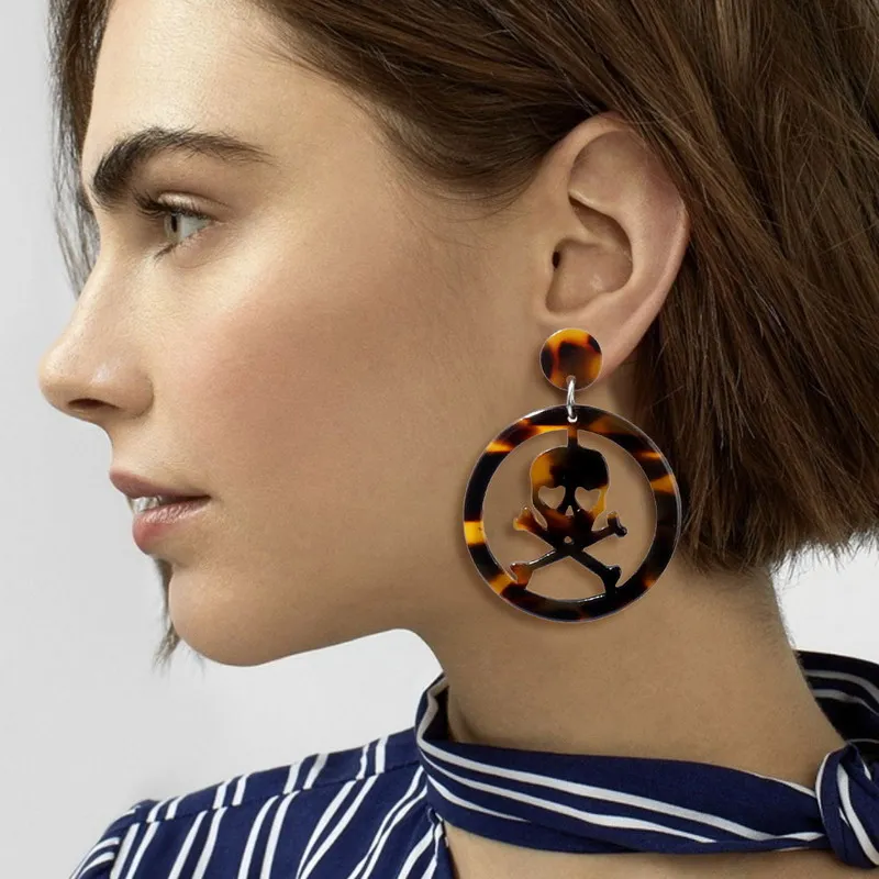 Retro Punk Hollow Round Acrylic Stud Earring Exaggerated Acetic Acid Skeleton Pendant Pendientes Women Jewelry Bijoux Oorbellen
Retro Punk Hollow Round Acrylic Stud Earring Exaggerated Acetic Acid Skeleton Pendant Pendientes Women Jewelry Bijoux Oorbellen