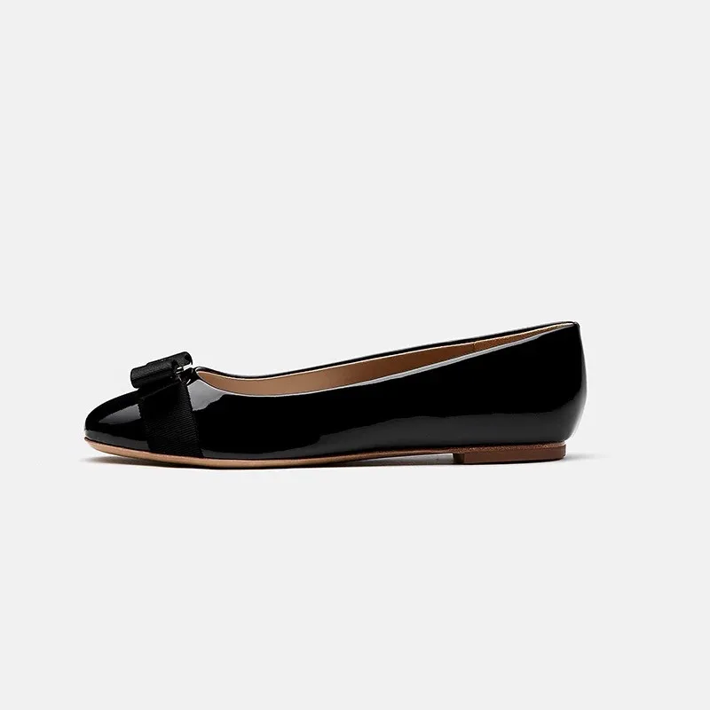2019 New Ladies Classic Luxury Design Bow Thick With Shallow Shoes Round Head Patent Leather Red Wedding Shoes Ballet Shoes
2019 New Ladies Classic Luxury Design Bow Thick With Shallow Shoes Round Head Patent Leather Red Wedding Shoes Ballet Shoes