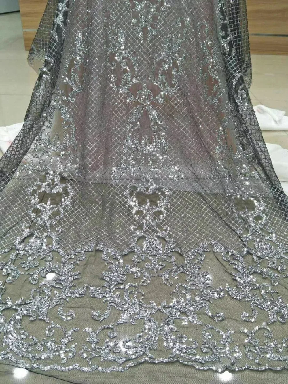 best quality L-430 glitter sequin embroidery nice looking french mesh tulle lace for show
best quality L-430 glitter sequin embroidery nice looking french mesh tulle lace for show