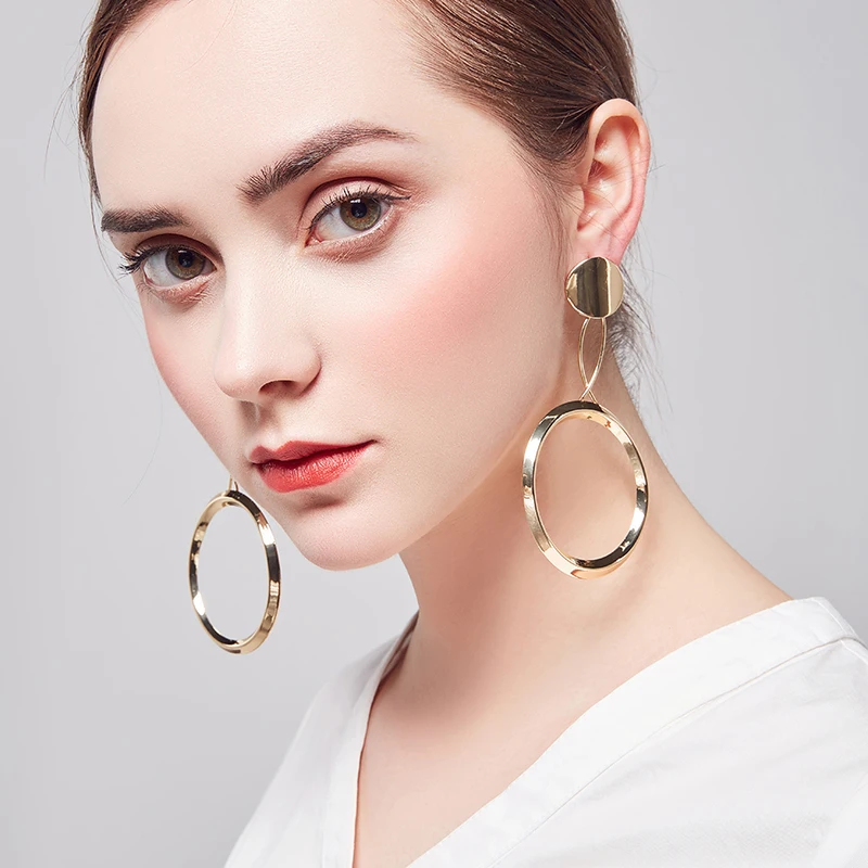 2018 New high quality polished big ear post Silver shiny Plated round wire circle punk Hoop Earrings party For Women wholesale
2018 New high quality polished big ear post Silver shiny Plated round wire circle punk Hoop Earrings party For Women wholesale