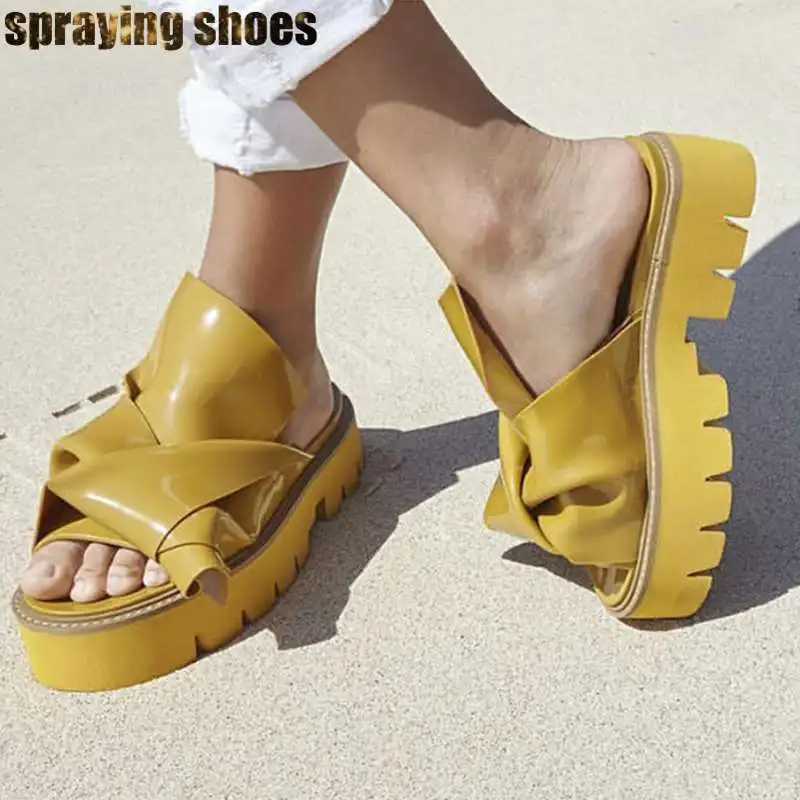 Fashion Patent Leather Women Slippers Bowknot Decor Summer Sandals Thick 5CM Platform Sexy Ladies Sliders Flat Shoes Pink/Black
Fashion Patent Leather Women Slippers Bowknot Decor Summer Sandals Thick 5CM Platform Sexy Ladies Sliders Flat Shoes Pink/Black