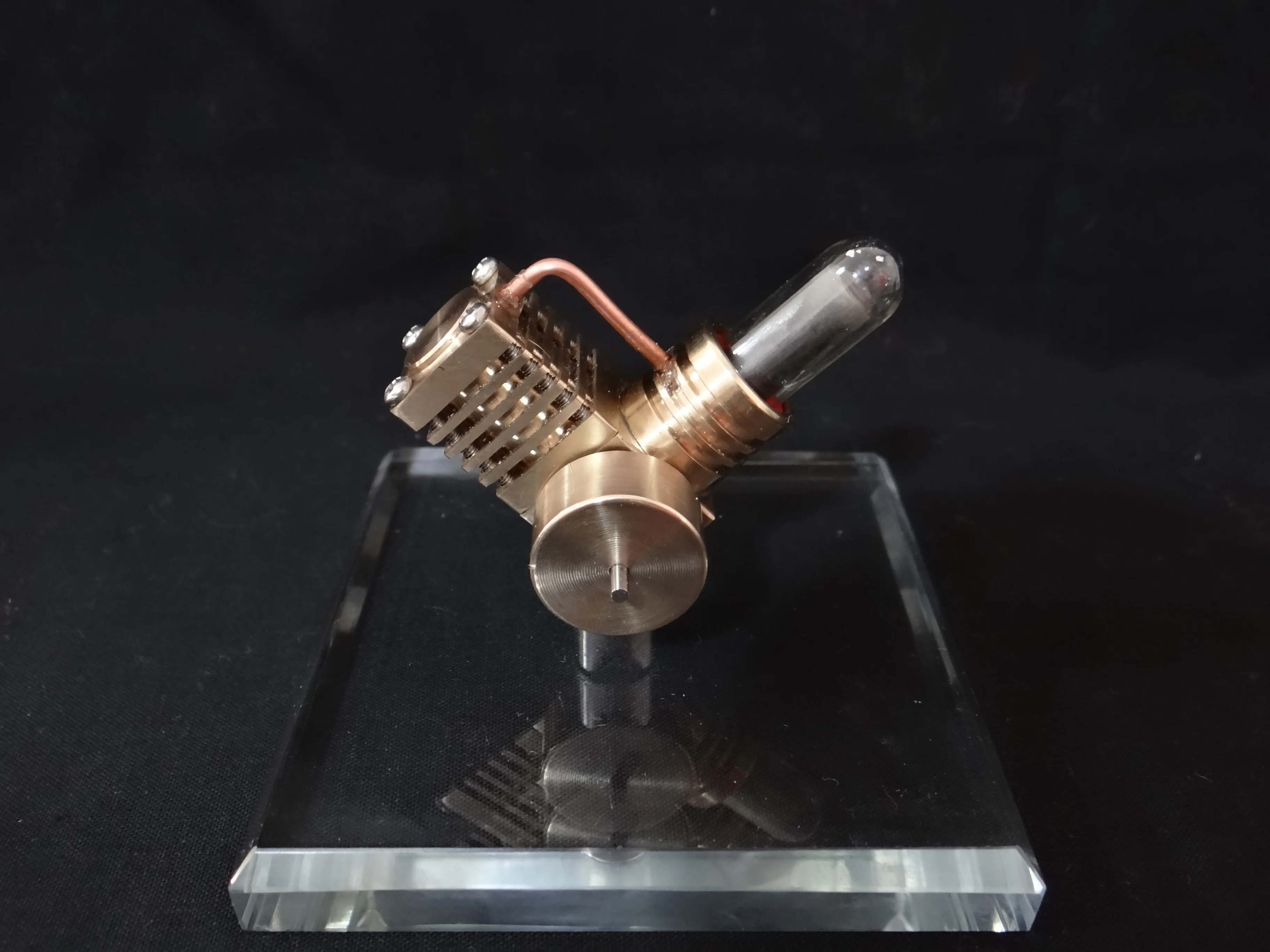 mini Stirling engine external combustion engine handmade micro-generator steam engine
mini Stirling engine external combustion engine handmade micro-generator steam engine