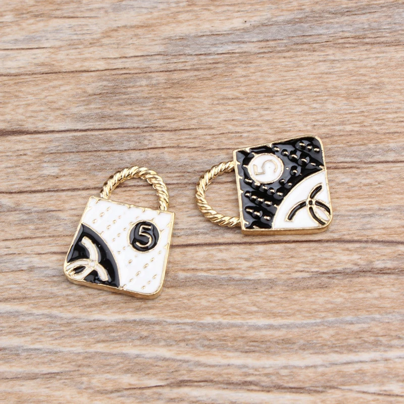 10pcs/Bag Lovely Lady Bag Enamel Charms Necklace Making Handbag Alloy Pendant For Bracelets Jewelry Accessories DIY Craft YZ072
10pcs/Bag Lovely Lady Bag Enamel Charms Necklace Making Handbag Alloy Pendant For Bracelets Jewelry Accessories DIY Craft YZ072