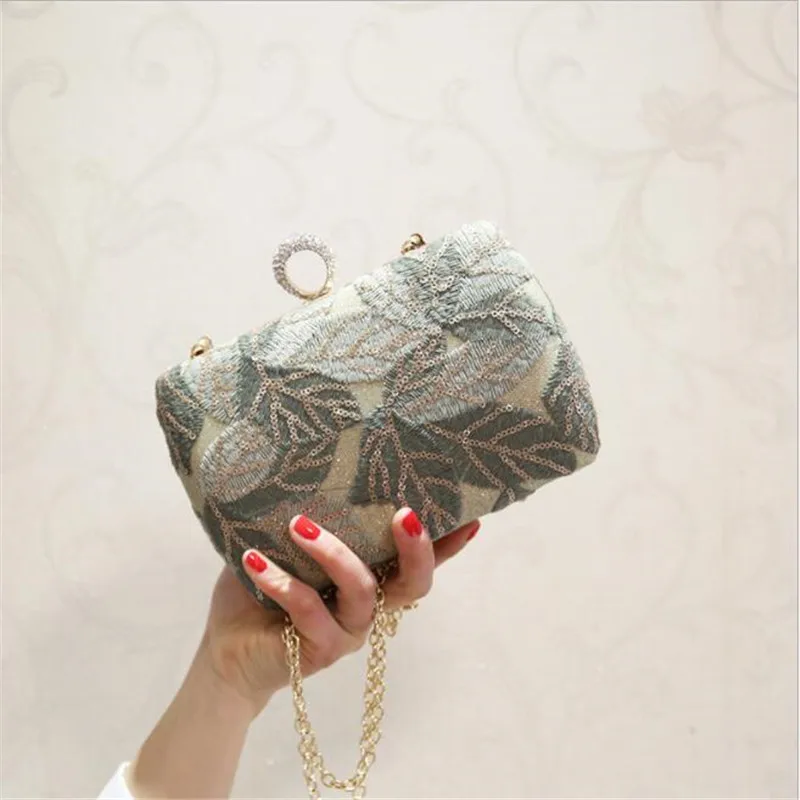 2023 New Women Sequins Evening Clutch Bling Embroidery Clutch Wallets Banquet Bags For Women Diamond Ring Bags MN1342
2023 New Women Sequins Evening Clutch Bling Embroidery Clutch Wallets Banquet Bags For Women Diamond Ring Bags MN1342