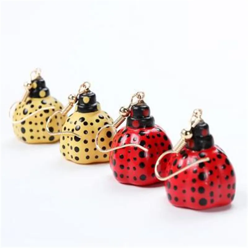 Yayoi Kusama Wave Point Pumpkin Ceramics 925 Silver Earrings Wave Point Ear Stud Hang Decorations Gift Your Girlfriend X1757
Yayoi Kusama Wave Point Pumpkin Ceramics 925 Silver Earrings Wave Point Ear Stud Hang Decorations Gift Your Girlfriend X1757