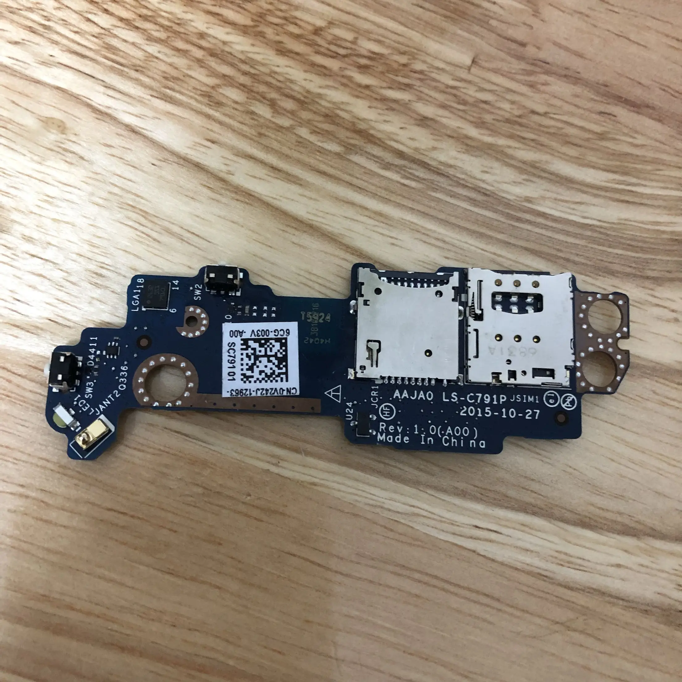 For Dell Latitude 11 (5175 / 5179) Tablet SIM / SD Card Reader Power Button Daughter Circuit Board LS-C791P V242J 0V242J
For Dell Latitude 11 (5175 / 5179) Tablet SIM / SD Card Reader Power Button Daughter Circuit Board LS-C791P V242J 0V242J