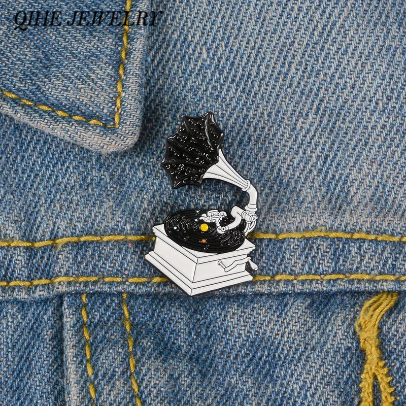 QIHE JEWELRY Galaxy Gramophone Pin Space Star Player Brooch Men Women Unisex Brooch Gift for Vintage Music Fans Galaxy Fans
QIHE JEWELRY Galaxy Gramophone Pin Space Star Player Brooch Men Women Unisex Brooch Gift for Vintage Music Fans Galaxy Fans