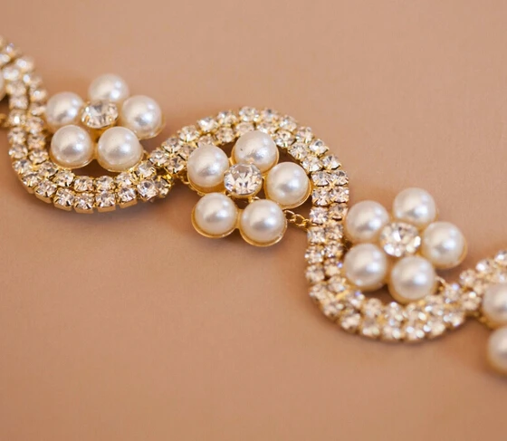 10CM per lot 26mm WidthRhinestone Gold Trim Sew On Bridal Costume Ivory Pearl Flower Trim Wedding Dress Supplies Hot Selling
10CM per lot 26mm WidthRhinestone Gold Trim Sew On Bridal Costume Ivory Pearl Flower Trim Wedding Dress Supplies Hot Selling