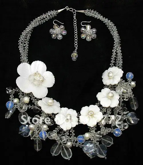 Beautiful! faced white crystal and shell flowerand pearl necklce &earrings free shipment
Beautiful! faced white crystal and shell flowerand pearl necklce &earrings free shipment