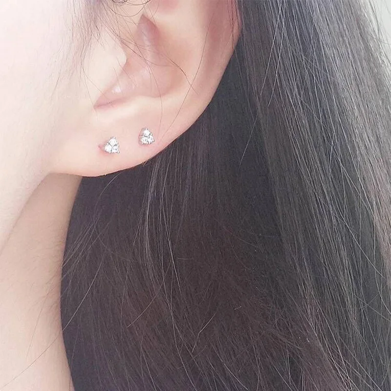Sparking three stone cz bling simple girl stud 925sterling silver geometric triangle mini stud earrings for women fashion jewely
Sparking three stone cz bling simple girl stud 925sterling silver geometric triangle mini stud earrings for women fashion jewely