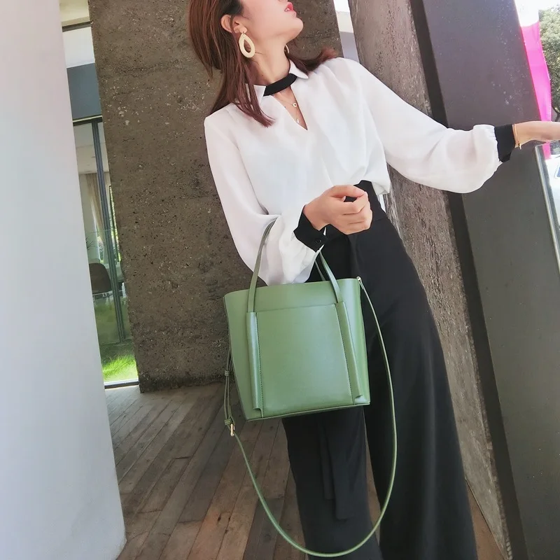 New Genuine Leather Female Shoulder Bag Casual Simple Handbag Shopping Bag Cow Leather Women Handbag Tote Bag
New Genuine Leather Female Shoulder Bag Casual Simple Handbag Shopping Bag Cow Leather Women Handbag Tote Bag