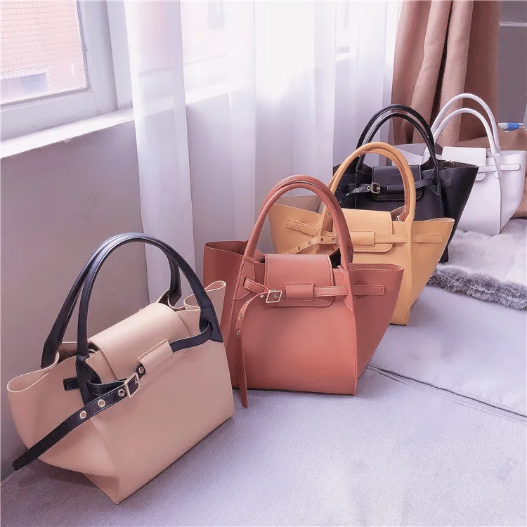 Women Wing Bag Belt Cover Hasp Lady Handbag Large Capacity Bat 2019 New Europe And America Folding Designer Messenger Shoulder
Women Wing Bag Belt Cover Hasp Lady Handbag Large Capacity Bat 2019 New Europe And America Folding Designer Messenger Shoulder
