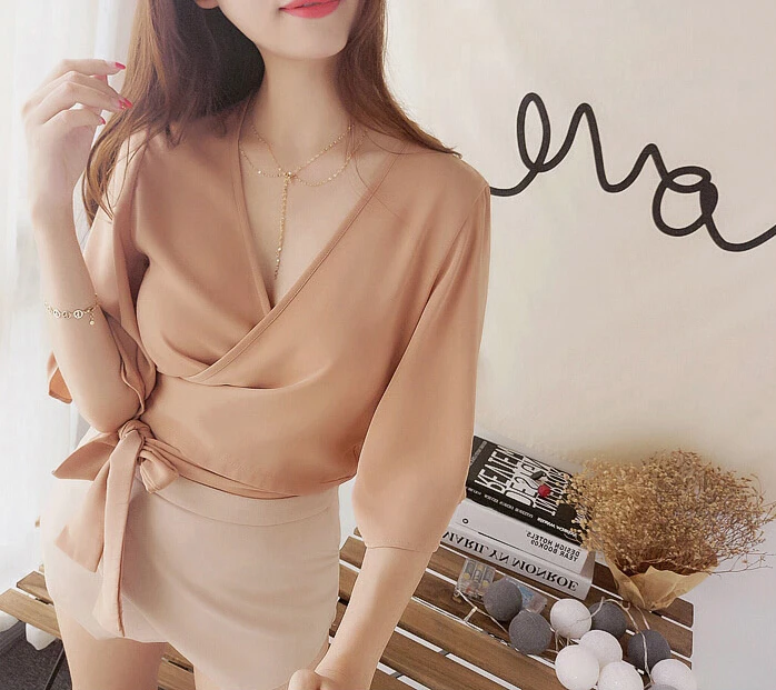 Deep V-neck Bandage Bow Blouses Sweet Half Flare Sleeves Women Summer Autumn Crop Tops Chiffon Beach Short Shirts
Deep V-neck Bandage Bow Blouses Sweet Half Flare Sleeves Women Summer Autumn Crop Tops Chiffon Beach Short Shirts