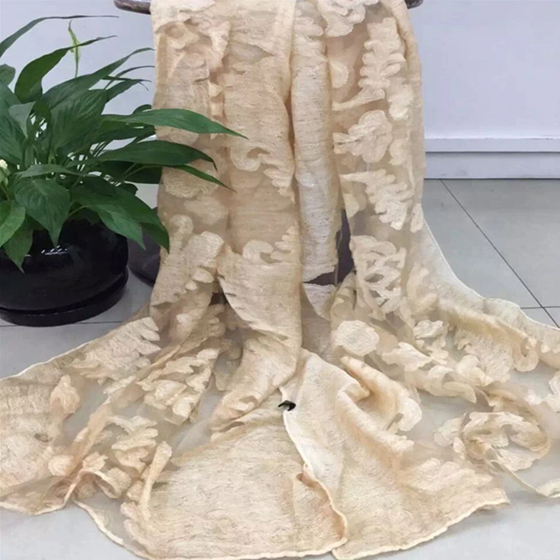 New Spring Silk Embroidery Floral Scarves Lace Wrap Long Blanket Poncho Organza Xiangyun Embroidered Scarf Women Winter Shawls
New Spring Silk Embroidery Floral Scarves Lace Wrap Long Blanket Poncho Organza Xiangyun Embroidered Scarf Women Winter Shawls