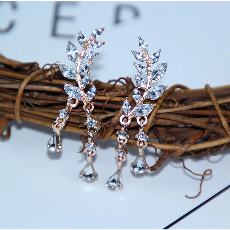ZVZO Gothic Feather Brincos Fashion 2019 Women's Angel Wings Stud Earrings Rhinestone Inlaid Alloy Ear Jewelry Party Earring
ZVZO Gothic Feather Brincos Fashion 2019 Women's Angel Wings Stud Earrings Rhinestone Inlaid Alloy Ear Jewelry Party Earring