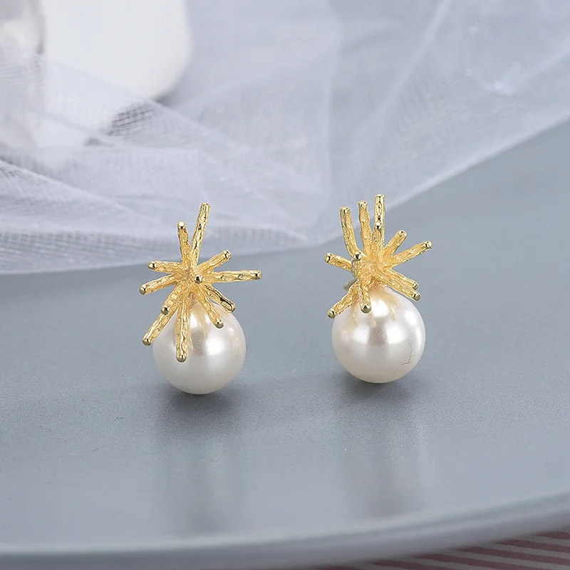 New Korea Coral Pearl ear Decoration s925 Silver Needle Personality Fashion ear Nail cute earrings
New Korea Coral Pearl ear Decoration s925 Silver Needle Personality Fashion ear Nail cute earrings