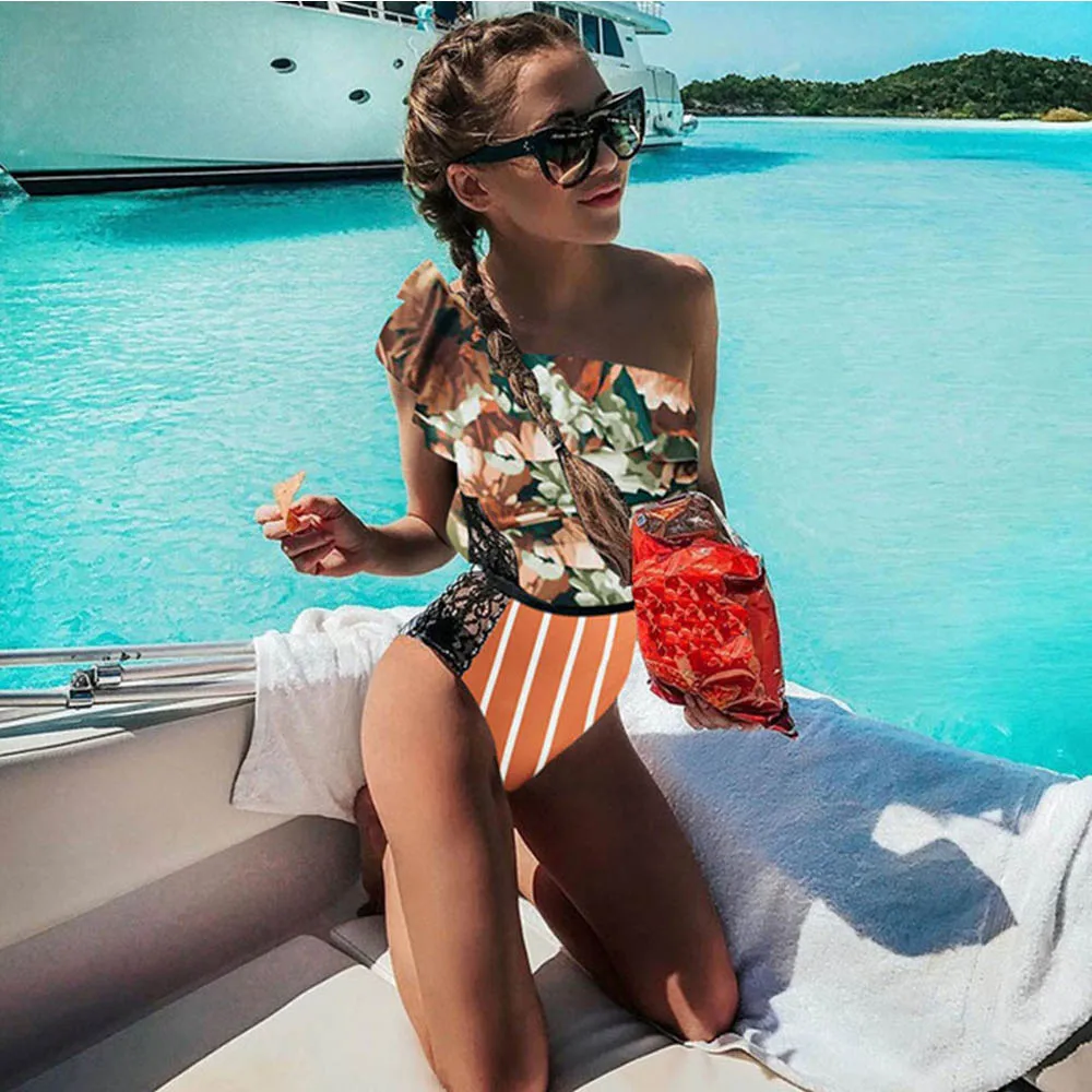 Sexy Hot Swimwear Women Swimming Vintage Bikini Summer Bandeau One Shoulder One Pieces Striped Swimsuit Bathing Suit Beach Wear 
Sexy Hot Swimwear Women Swimming Vintage Bikini Summer Bandeau One Shoulder One Pieces Striped Swimsuit Bathing Suit Beach Wear