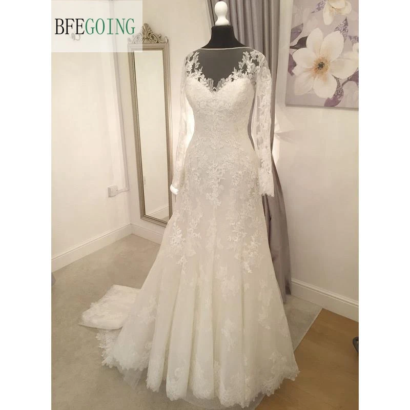 Ivory Lace Applique Tulle Floor-Length A-line Wedding dresses Chapel Train Button Long Sleeves Custom made
Ivory Lace Applique Tulle Floor-Length A-line Wedding dresses Chapel Train Button Long Sleeves Custom made