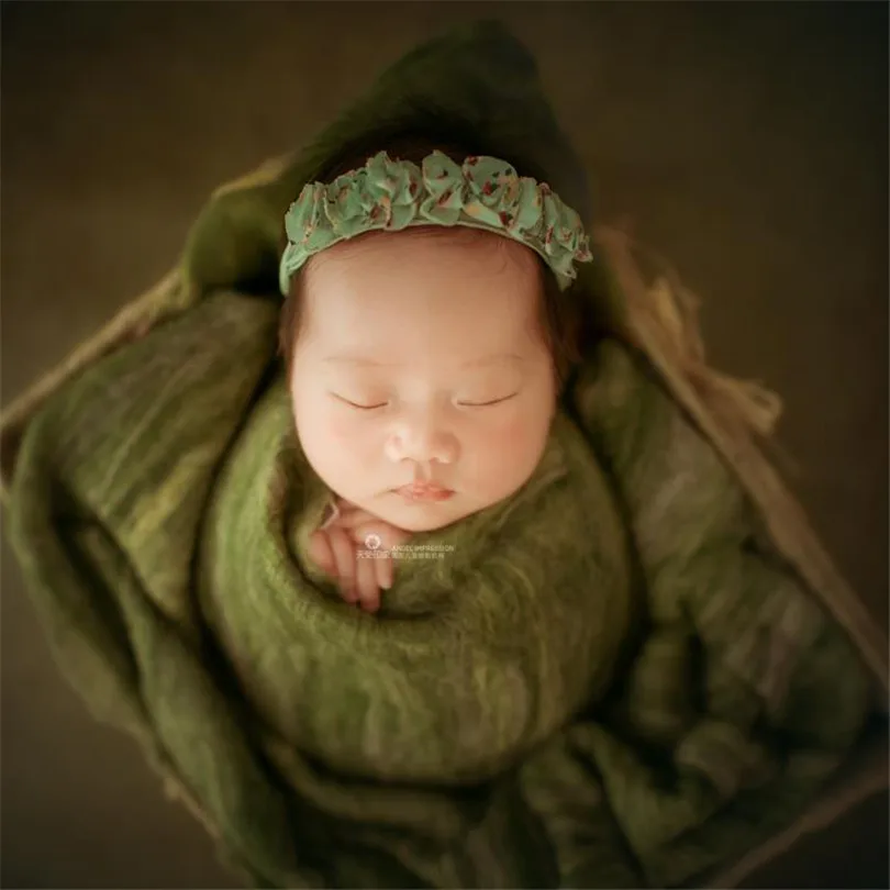 Wool Baby blanket backdrop Newborn baby soft swaddle blanket Baby Photography props Wooden basket stuffer filler photo props
Wool Baby blanket backdrop Newborn baby soft swaddle blanket Baby Photography props Wooden basket stuffer filler photo props