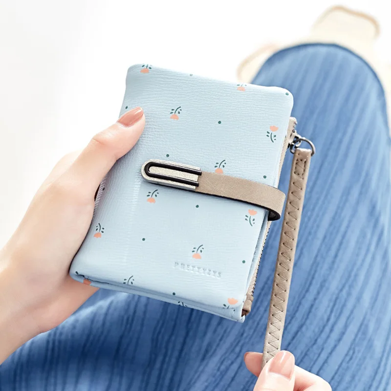 New Women Wallet Female Purse Large Capacity Short Wallet Wristlet Simple Design Hasp Zipper Fresh Card Holder Coins Purses
New Women Wallet Female Purse Large Capacity Short Wallet Wristlet Simple Design Hasp Zipper Fresh Card Holder Coins Purses