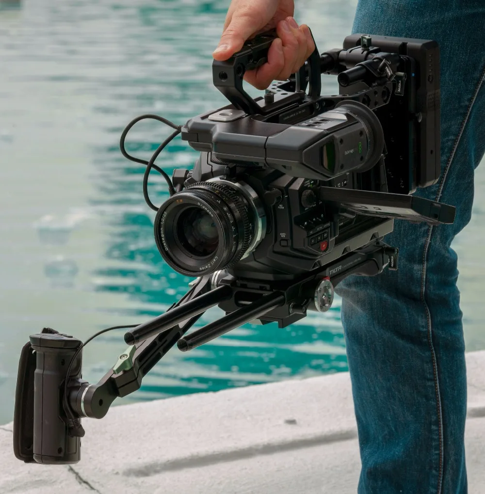 Tilta ES-T95 Camera Cage For BlackMagic URSA Mini Pro Quick Release Baseplate Extension Arm V-Mount/Gold Mount Battery Plate
Tilta ES-T95 Camera Cage For BlackMagic URSA Mini Pro Quick Release Baseplate Extension Arm V-Mount/Gold Mount Battery Plate