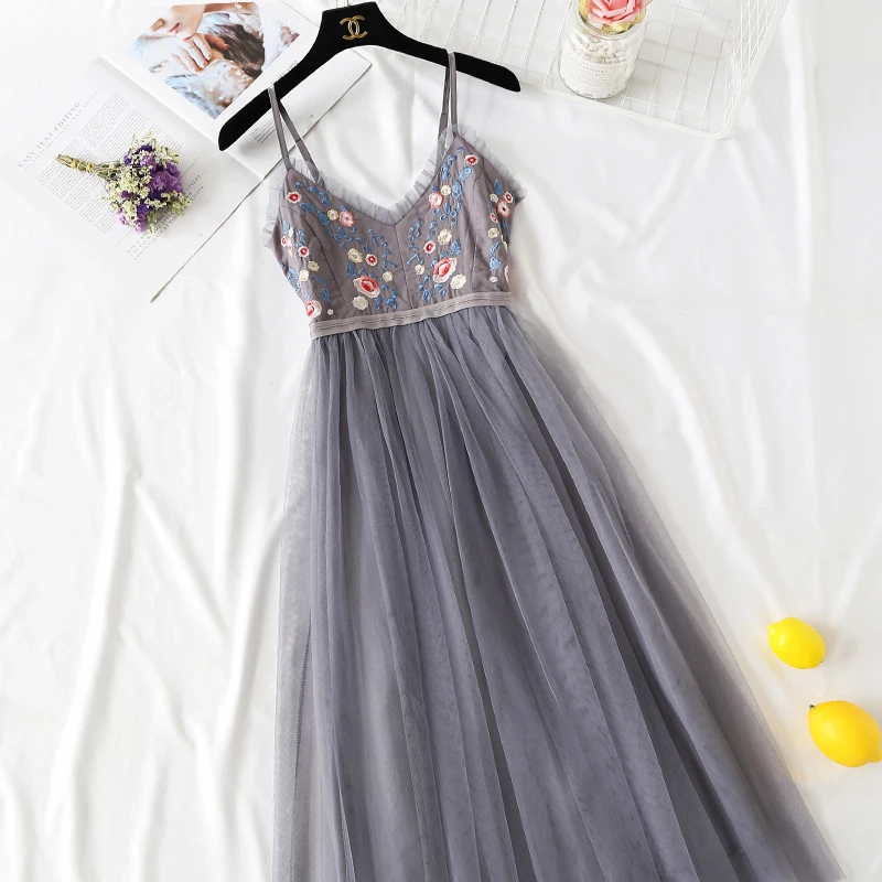 Bohemian Summer Emroidery Patchwork Women Midi Dress Elegant V Neck Spaghetti Strap Vestidos Verano 2019 New Sexy Female Dress
Bohemian Summer Emroidery Patchwork Women Midi Dress Elegant V Neck Spaghetti Strap Vestidos Verano 2019 New Sexy Female Dress