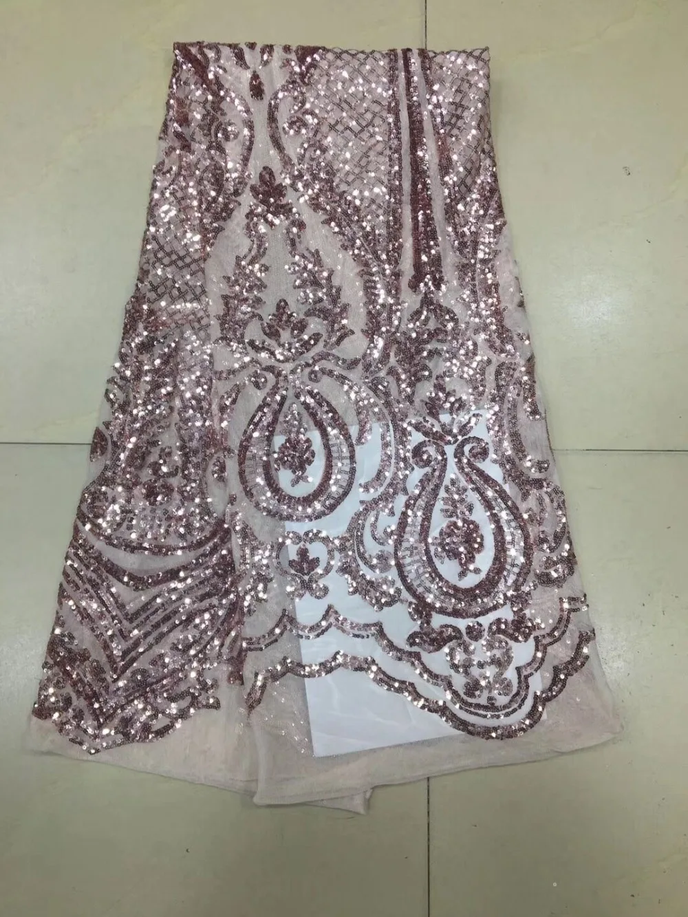 sequins french net Lace 5yard/lot embroidered Lace Fabric L-91616 with sequins For Sewing dress
sequins french net Lace 5yard/lot embroidered Lace Fabric L-91616 with sequins For Sewing dress