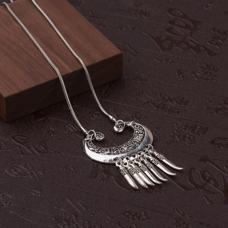 Amader Crescent Shape Vintage Ethnic Tibetan Silver Bohemian Carved Flowers Pendants Necklaces For Women Statement Jewelry
Amader Crescent Shape Vintage Ethnic Tibetan Silver Bohemian Carved Flowers Pendants Necklaces For Women Statement Jewelry