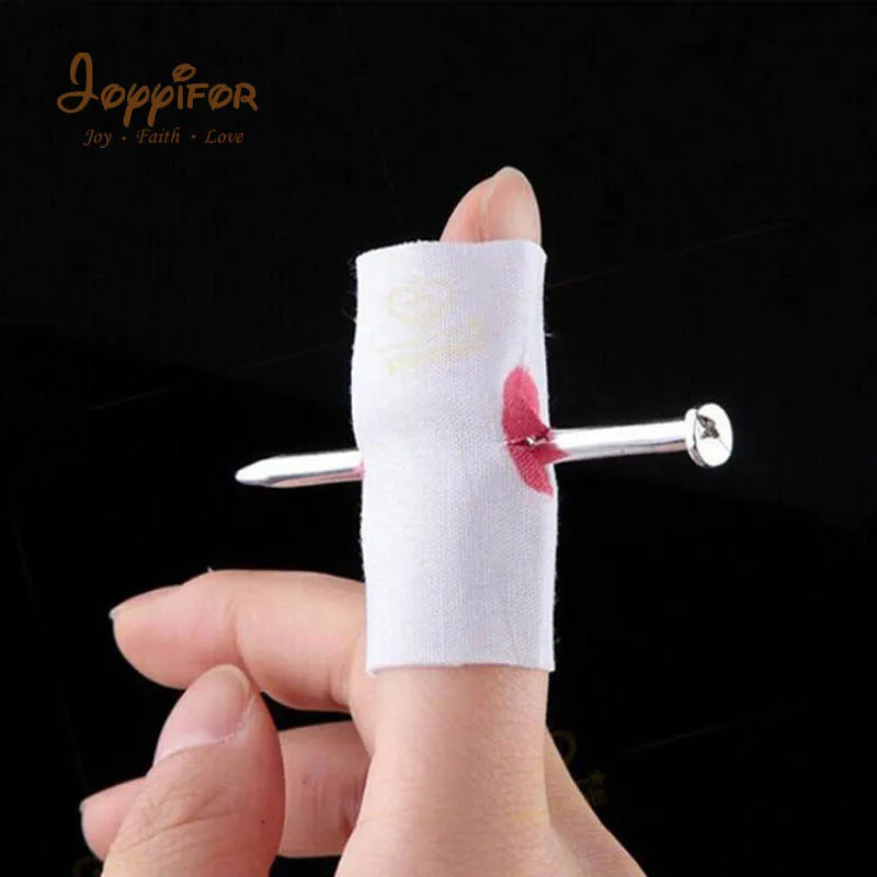 

2019 whole Convenient New Prank Joke Toy Fake Nail Through blooding Finger Trick Halloween Kids Children Gags Jokes