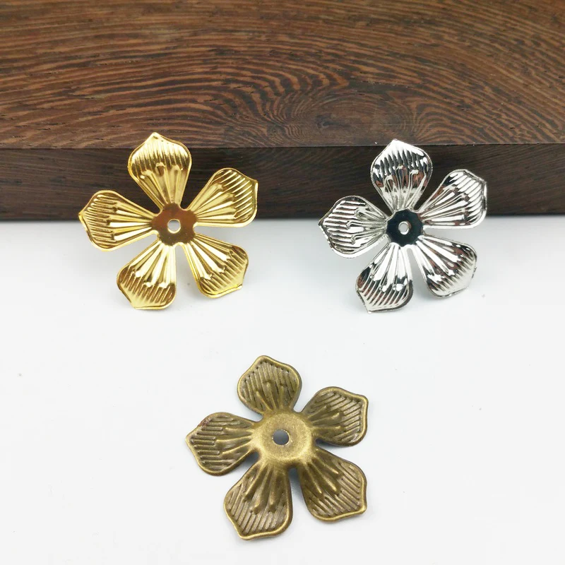 50 pieces/lot 22mm Vintage Metal Antique Bronze rhodium Gold color Filigree Flowers Slice Charms Setting Jewelry DIY Components
50 pieces/lot 22mm Vintage Metal Antique Bronze rhodium Gold color Filigree Flowers Slice Charms Setting Jewelry DIY Components