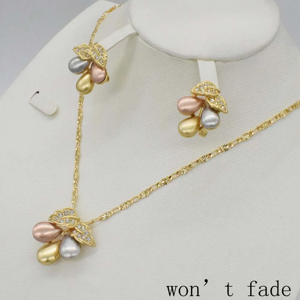 2018 NEW unique gold necklace collocation fashion circular pendant earrings jewelry for women in Dubai Will not fade SET
2018 NEW unique gold necklace collocation fashion circular pendant earrings jewelry for women in Dubai Will not fade SET