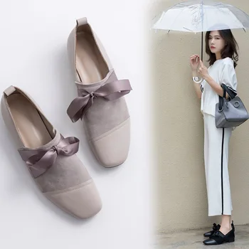 2019 spring and autumn new literary retro leather square head single shoes female ribbon bow low heel women's shoes.
2019 spring and autumn new literary retro leather square head single shoes female ribbon bow low heel women's shoes.