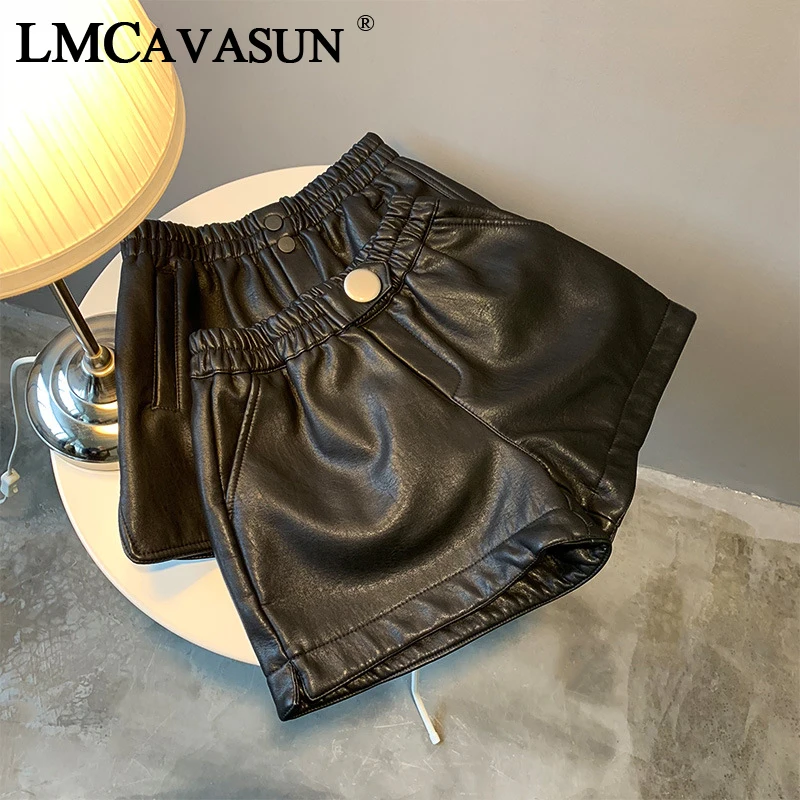 LMCAVASUN 2019 Winter PU Leather Korean Short Pants Female Thickening High Elastic High Waist Black Gray Straight Shorts
LMCAVASUN 2019 Winter PU Leather Korean Short Pants Female Thickening High Elastic High Waist Black Gray Straight Shorts