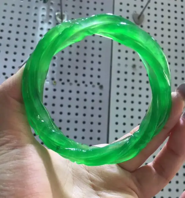 58-59 (Grade A) 100% Natural handmade Twist green Jadeite JADE Bracelet Bangle
58-59 (Grade A) 100% Natural handmade Twist green Jadeite JADE Bracelet Bangle