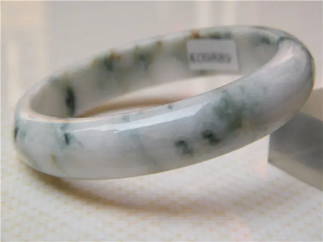 NEW 100% NATURAL JADEITE GRADE A BEAUTIFUL GREEN JADEITE JADE BRACELET 63MM a 5.19
NEW 100% NATURAL JADEITE GRADE A BEAUTIFUL GREEN JADEITE JADE BRACELET 63MM a 5.19